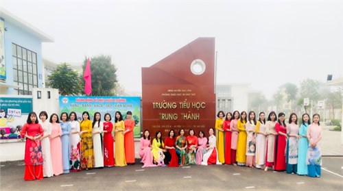 Công đoàn trường Tiểu học Trung Thành hưởng ứng  TUần lễ áo dài 